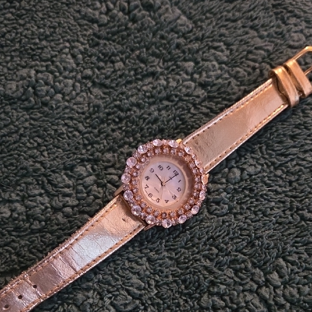 Elegant Gold Women's Watch